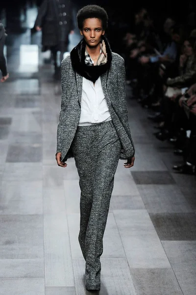 Look 19